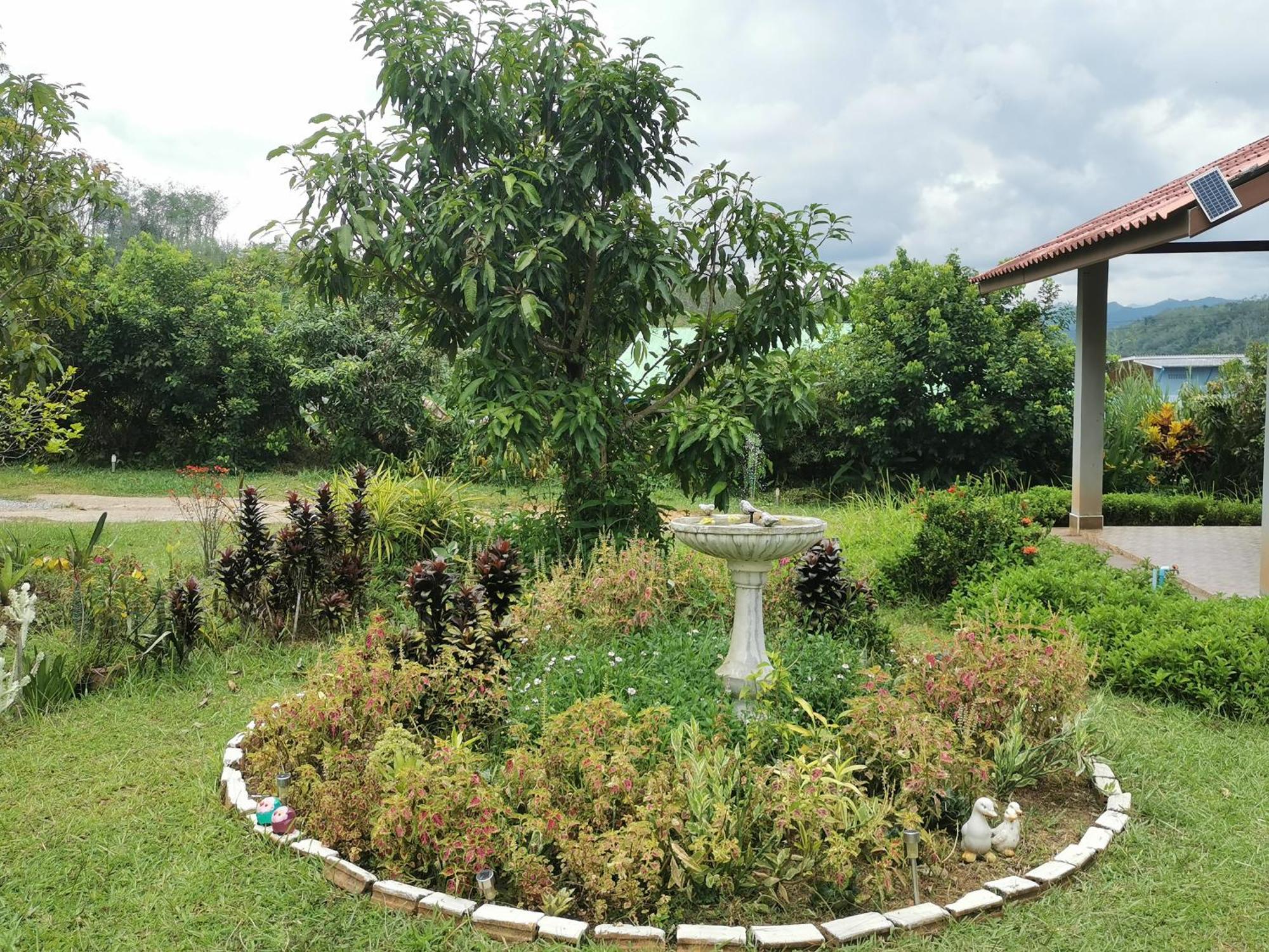 Betong House In The Garden Villa Exteriör bild